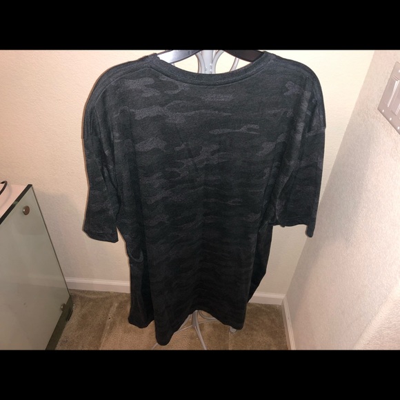 Graphic tee - Picture 2 of 6